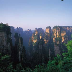 單獨(dú)成團(tuán)N線：張家界、天子山、寶峰湖、猛洞河漂流、鳳凰古城四晚五日湘西全景游